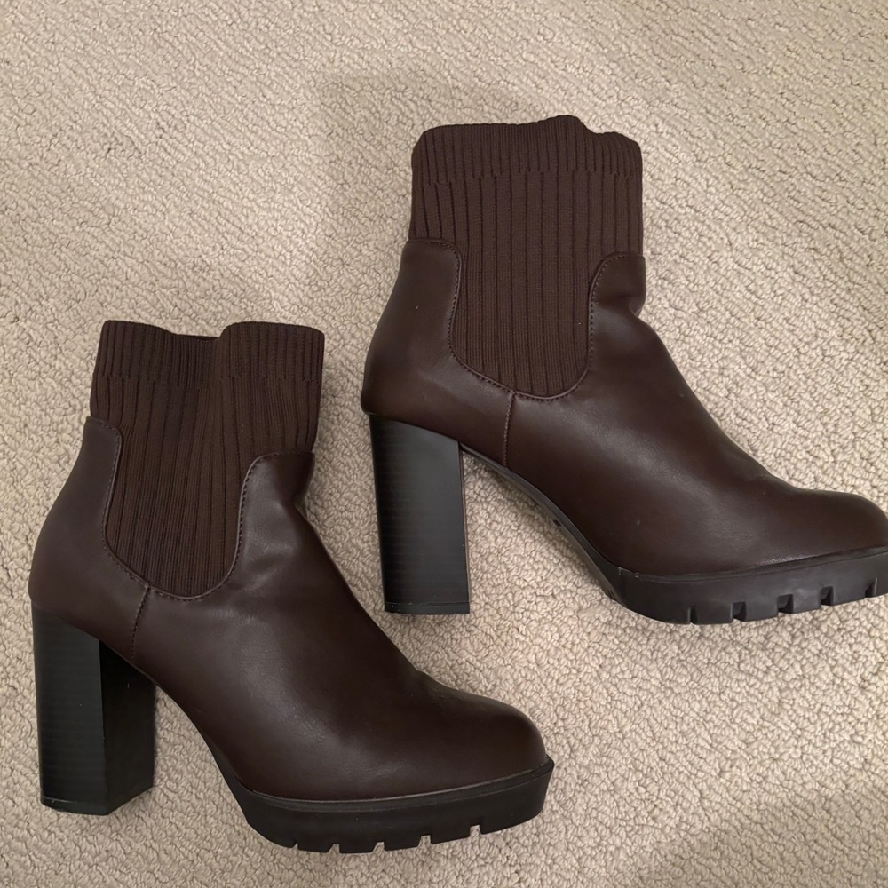 TOP Moda Dark Brown Heeled Boots